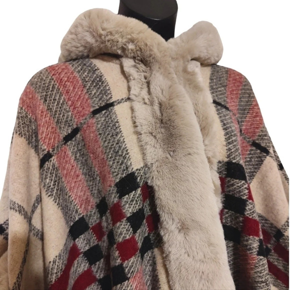 SEVEN Islands Luxurious Cloak NWT 😍 - Picture 5 of 12